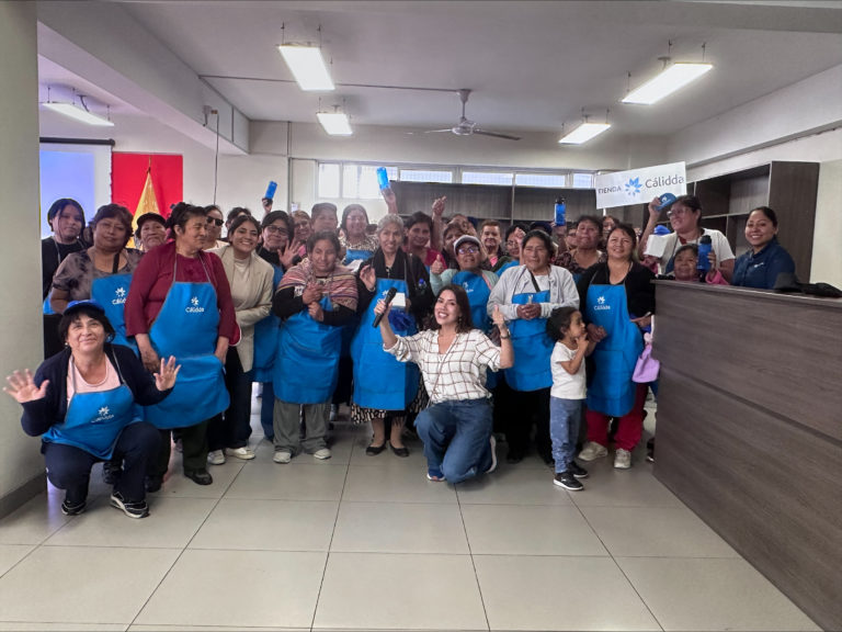 Impulsando comunidades más seguras y preparadas: Capacitamos a 80 mujeres de comedores populares en Ate